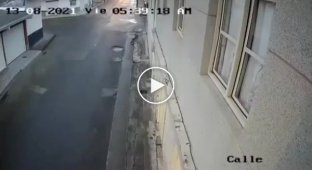 Отбросил мотоциклиста наркокурьера на 100 метров