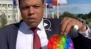 Разработка ЛГБТ. Депутат призвал запретить игрушки поп-ит и симпл димпл