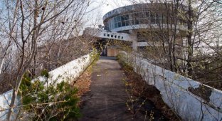 Япония: Заброшенный музей вулканологии (39 фото)