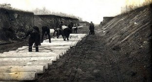 Строительства железной дороги и прибытие первого паровоза из Карталов (6 фото)