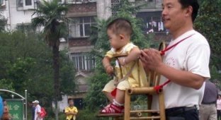 Китайское приспособленее для переноса детей (4 фото)