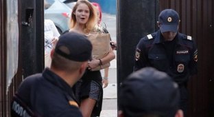 Активистов Pussy Riot повторно задержали после 15 суток ареста (5 фото + видео)