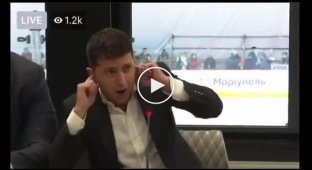 Владимир Зеленский забавно испугался громкого звука на хоккейном стадионе