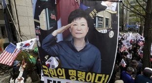 Бывшего президента Южной Кореи посадили на 24 года за коррупцию (5 фото)