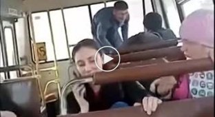 В Новосибирской области автобус застрял в луже