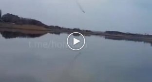 Наш истребитель сбивает русский самолет, видео воздушного боя