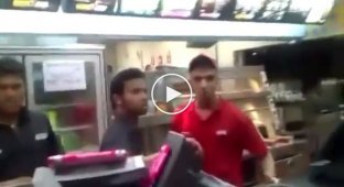Посетитель довел продавца KFC до нервного срыва