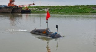 Сельский изобретатель построил собственную подводную лодку за пару месяцев (6 фото)