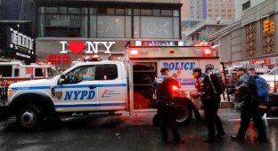 В Нью-Йорке вертолет совершил аварийную посадку на крышу небоскреба (4 фото + 2 видео)