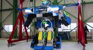 Уникальный робот-трансформер из Японии