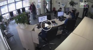 Мужчина заявился в офис с ружьём из-за 625 рублей