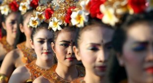 Индусы на Бали готовятся ко Дню Тишины Ньепи (14 фото)