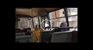 Бабуля спорит с водителем троллейбуса (маты)