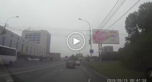 Выяснение отношений на дорогах Новосибирска с применением газового баллончика (мат)