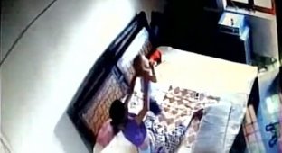 Установив камеру слежения, муж узнал, что его жена избивает сына (5 фото + 1 видео)
