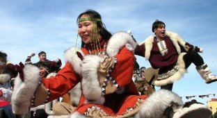 Свингеры Крайнего Севера: почему чукчи меняются женами (4 фото)