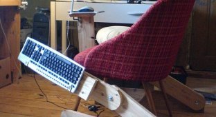 Самодельное компьютерное кресло для лентяев (11 фото)