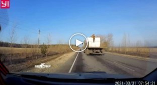 В Воронежской области водитель еле уклонился от столкновения с грузовиком
