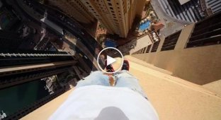 Паркурщик из Екатеринбурга прыгает по выступам небоскреба в Дубае