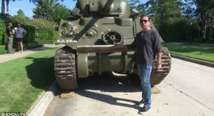 Американец купил танк за 600 тысяч долларов и взбесил соседей (2 фото + 1 видео)
