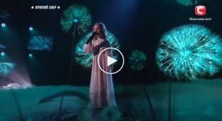 Прекрасное исполнение песни про жайворонка от победительницы Украина имеет талант, Вероники Морской. Приятный голос и выступление