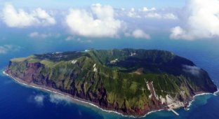 Обитаемый остров Aogashima (9 фотографий)