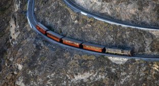 Опасная железная дорога на Носу Дьявола (15 фото)