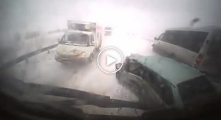 Около Сургута столкнулись 6-ть автомобилей