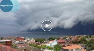 Жители Сиднея, выглянув утром из окна, увидели необычные облака