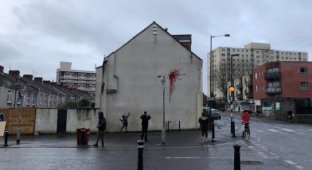 Неужели Бэнкси: в Великобритании появилось граффити в честь Дня святого Валентина (10 фото)