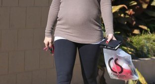 Огромный живот беременной Хилари Дафф (9 Фото)