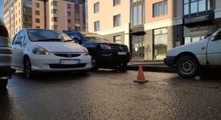 Стой, пацан! В Красноярске 6-летний мальчик попал под машину (2 фото + 1 видео)