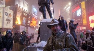 Великая снежная битва на Таймс-Сквер (15 фото)