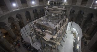 В Сети появились фотографии грандиозных восстановительных работ в Храме Гроба Господня (30 фото)