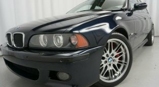 Для фанатов марки! На продажу выставлен старый BMW M5 с минимальным пробегом (11 фото)