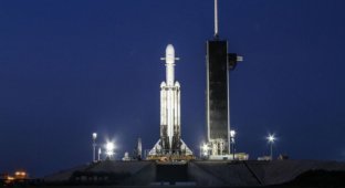 SpaceX произвела успешный запуск Falcon Heavy и впервые "поймала" носовой обтекатель (4 фото + видео)
