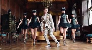 Новый клип Робби Уильямса с гречкой, балетом и намёками на Путина