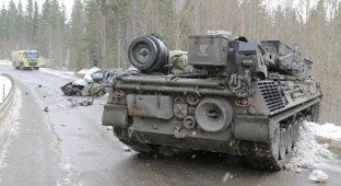 Один человек погиб в ДТП с танком в Норвегии (8 фото)