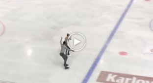 Американский фигурист воткнул голову своей партнерши в лед