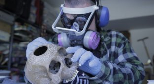 Американец превращает черепа и кости людей в предметы искусства (14 фото)