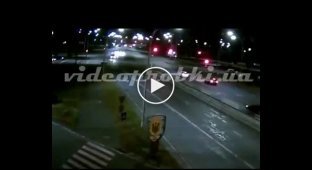 Появилось видео с места страшной ночной аварии со скорой в Киеве
