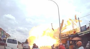 Момент взрыва нелегальной заправки в Камбодже попал на видео (4 фото + 1 видео)