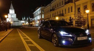 Уличный гонщик из Казани взбодрился за рулем своего Lexus (5 фото)