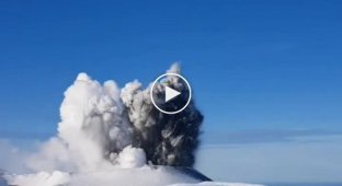 Эпичные кадры извержения вулкана Эбеко на Курилах
