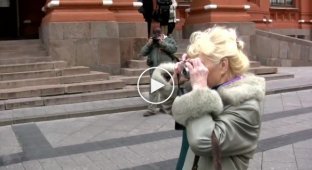 Актуальный перфоманс в центре Москвы