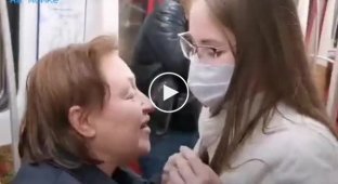 Неадекватная женщина, которая спрашивает про прививку в Петербурге