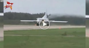 Неудачное торможение российского военного самолета Ту-22М3