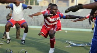 Бег на костылях: сборная Гаити по парафутболу готовится к соревнованиям (4 фото)