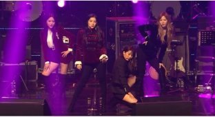 Культурный шок: реакция зрителей КНДР на выступление южнокорейской поп-группы (1 фото + 3 видео)
