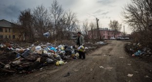 Тонны мусора на улицах Омска (24 фото)